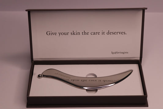 ORIZZONT™ — gua sha a onda in acciaio AZZAL, collezione LUSENT by LA VISAGISTA® (foto 1)