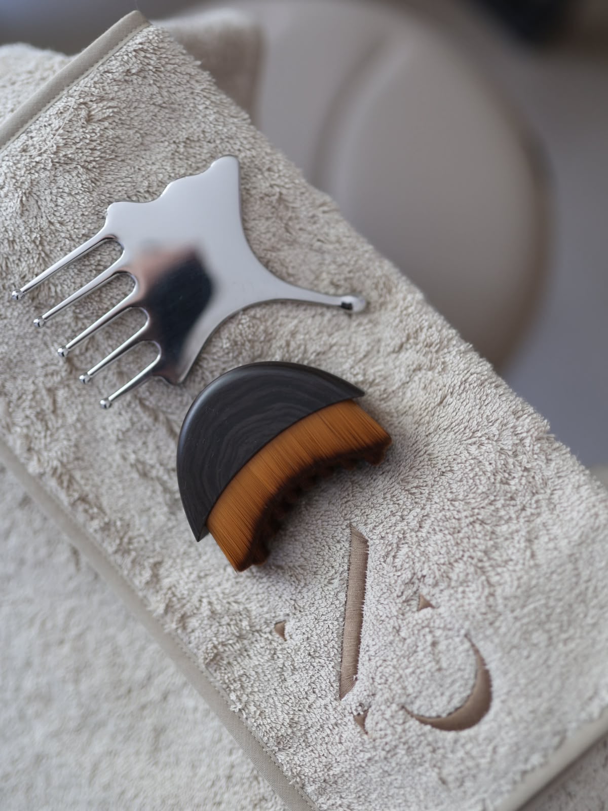 PETTEN™ — tool viso e cuoio capelluto in acciaio AZZAL, collezione LUSENT by LA VISAGISTA® (foto 4)